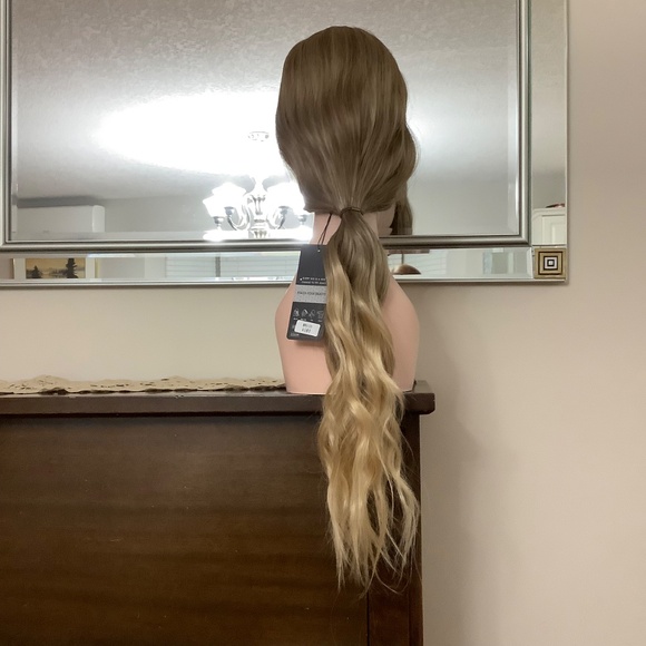 NEW Beautiful Golden Beige Wig - Picture 6 of 13